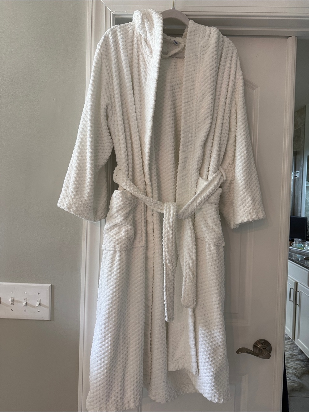 Cozy Hooded White Bath Robe with Pockets and Belt